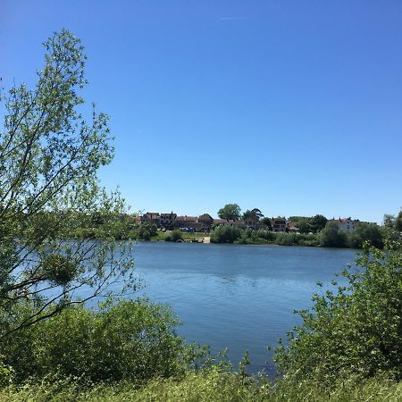 En Bord De Seine Bed & Breakfast Vetheuil Bagian luar foto