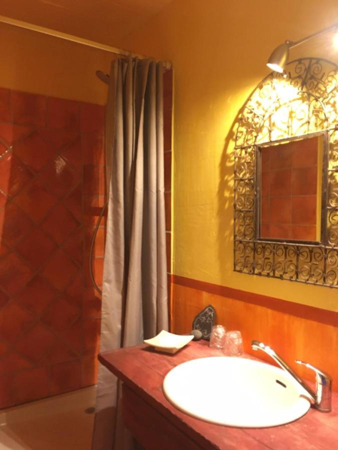 En Bord De Seine Bed & Breakfast Vetheuil Bagian luar foto