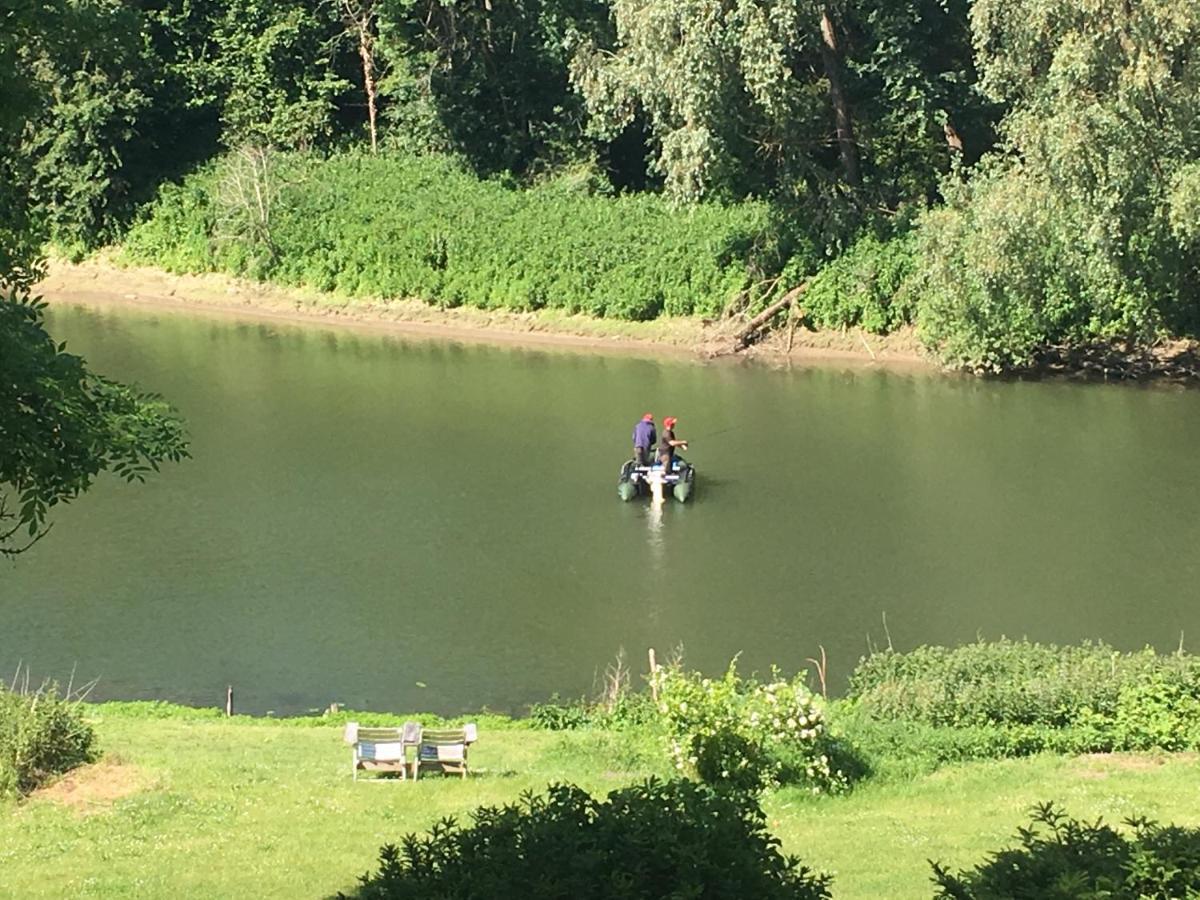 En Bord De Seine Bed & Breakfast Vetheuil Bagian luar foto