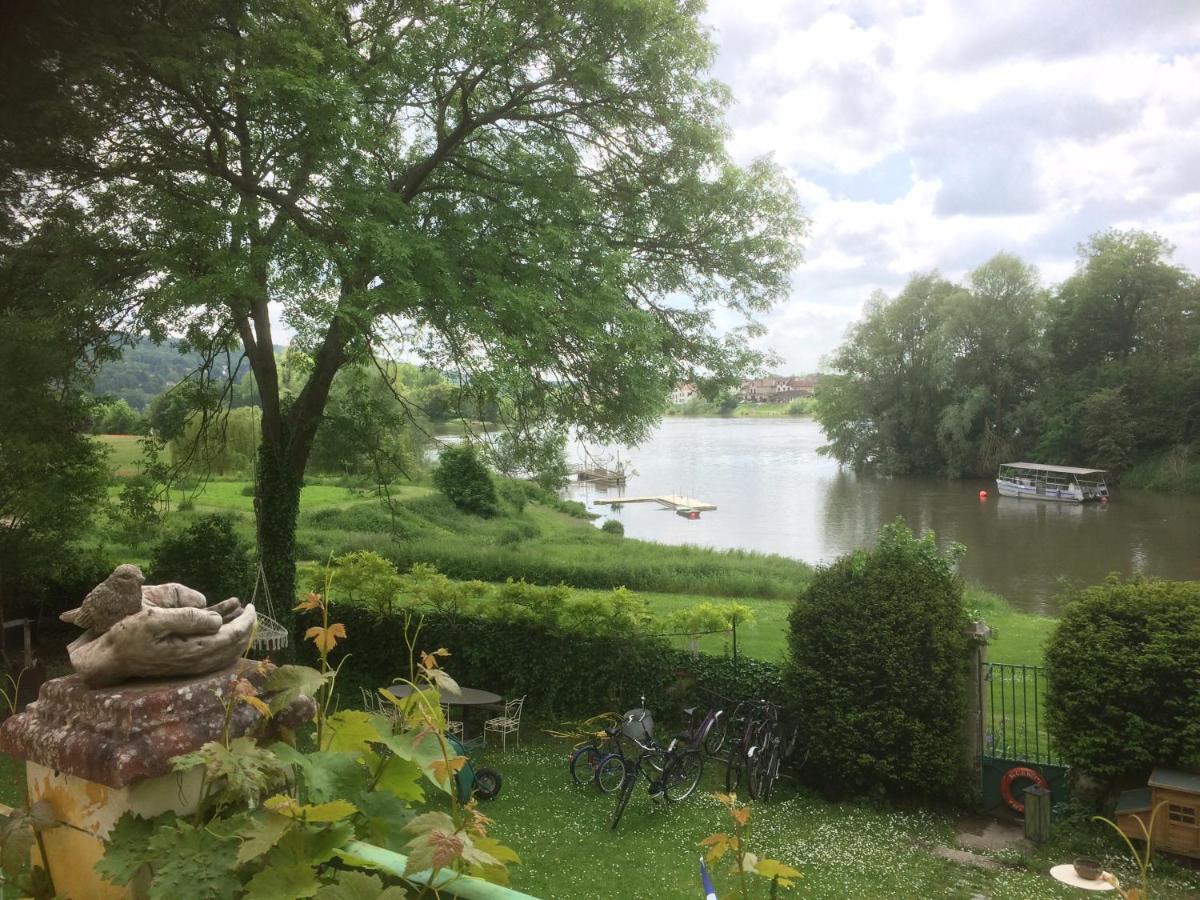 En Bord De Seine Bed & Breakfast Vetheuil Bagian luar foto