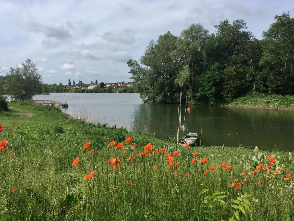 En Bord De Seine Bed & Breakfast Vetheuil Bagian luar foto